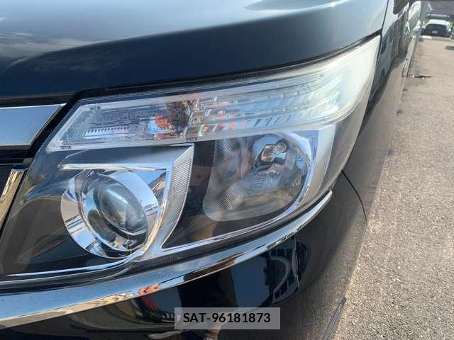 Toyota ESQUIRE 2017-02 8220313-14