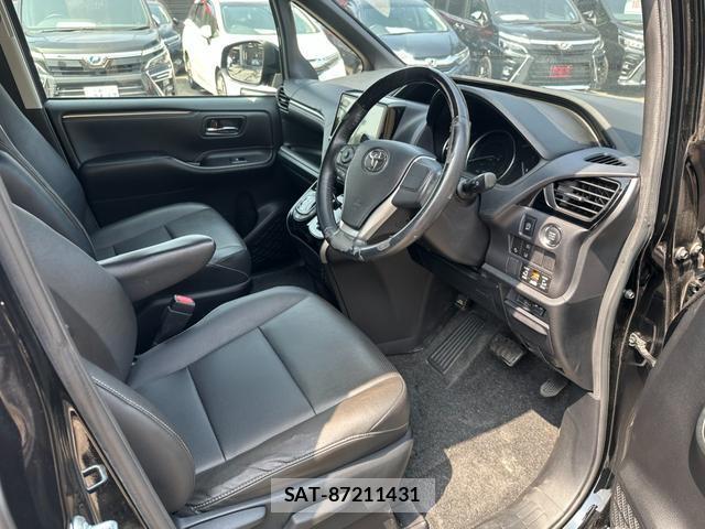 Toyota ESQUIRE 2016-11 8220582-11