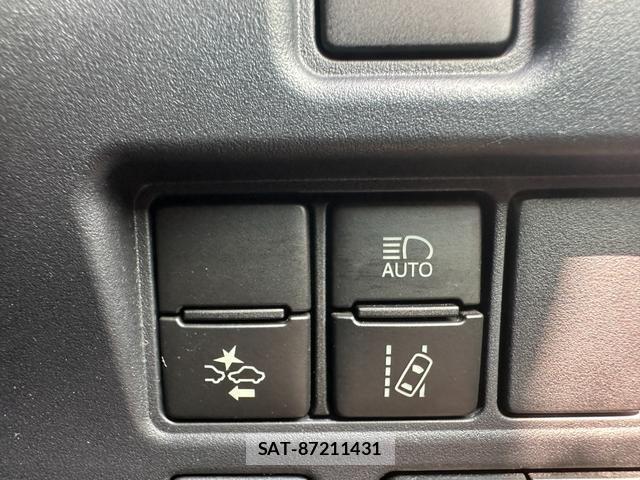 Toyota ESQUIRE 2016-11 8220582-5