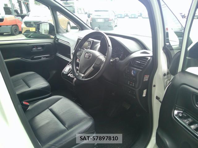 Toyota ESQUIRE 2017-10 8221662-10