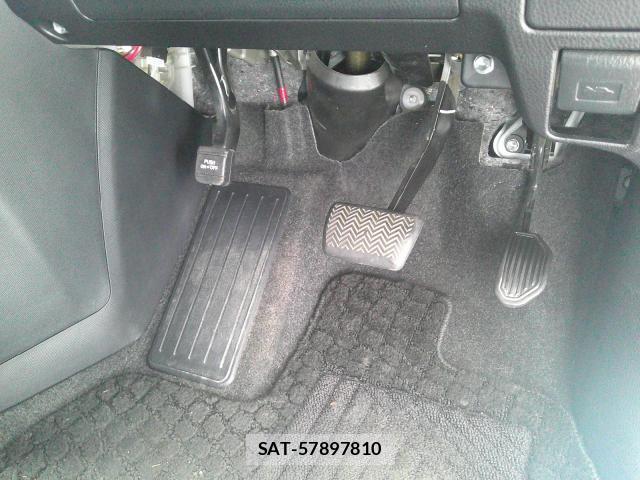 Toyota ESQUIRE 2017-10 8221662-19