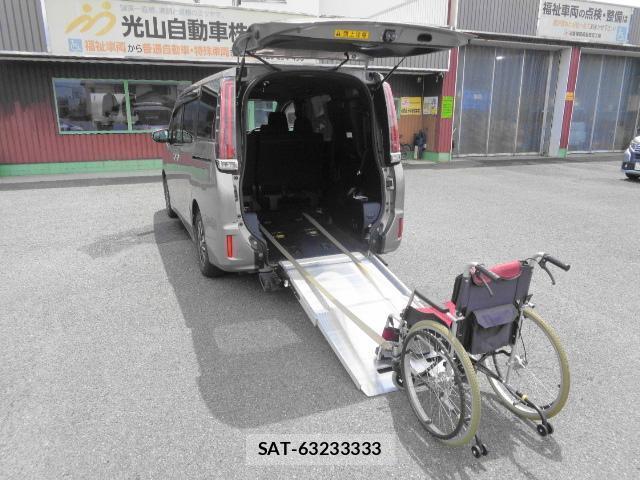 Toyota ESQUIRE 2017-09 8221812-10