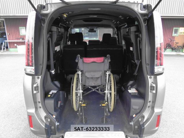 Toyota ESQUIRE 2017-09 8221812-12