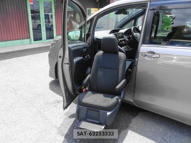 Toyota ESQUIRE 2017-09 8221812-14