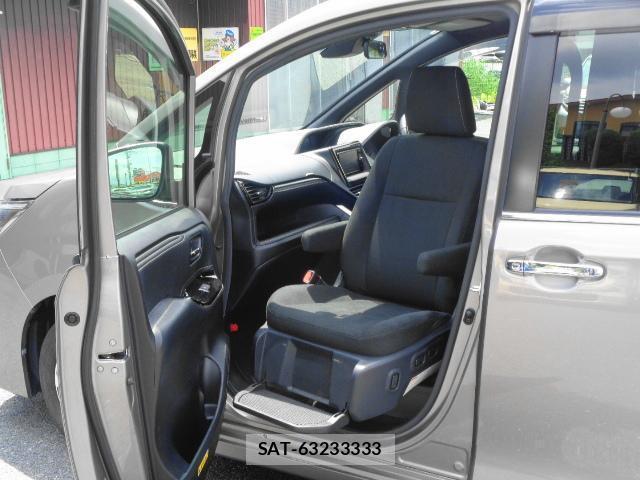 Toyota ESQUIRE 2017-09 8221812-16