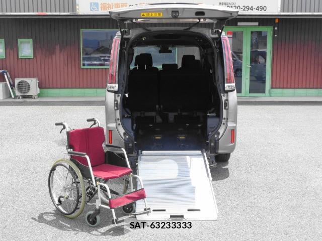Toyota ESQUIRE 2017-09 8221812-9