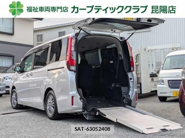 Toyota ESQUIRE 2017-04 8223180-0