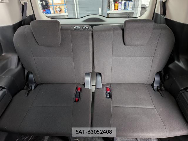 Toyota ESQUIRE 2017-04 8223180-10