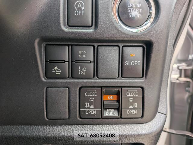 Toyota ESQUIRE 2017-04 8223180-11