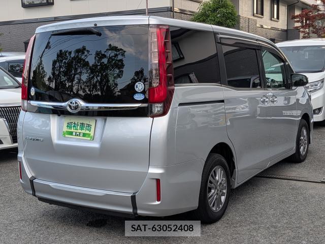 Toyota ESQUIRE 2017-04 8223180-18