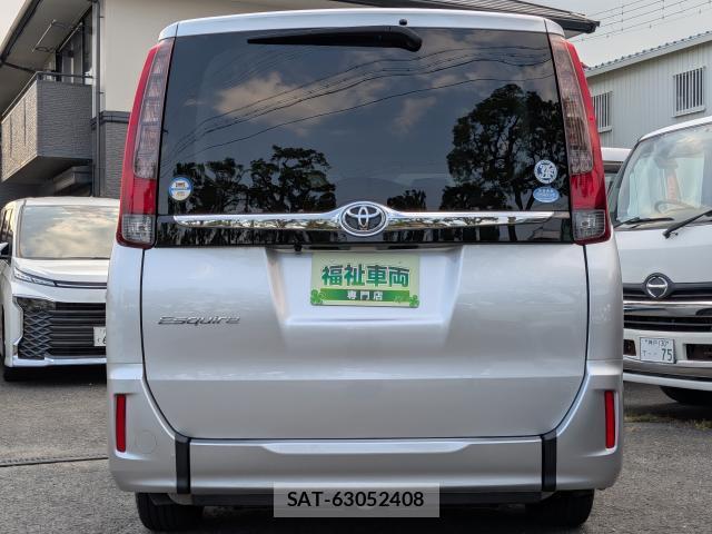Toyota ESQUIRE 2017-04 8223180-19