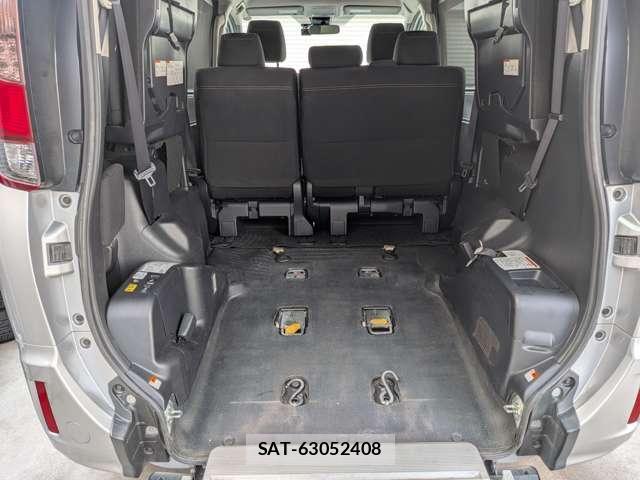 Toyota ESQUIRE 2017-04 8223180-5
