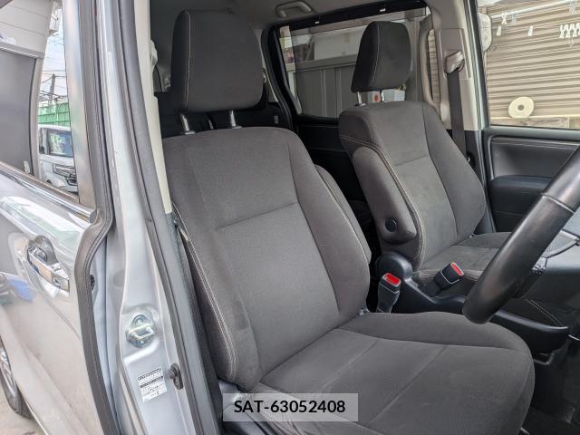 Toyota ESQUIRE 2017-04 8223180-8