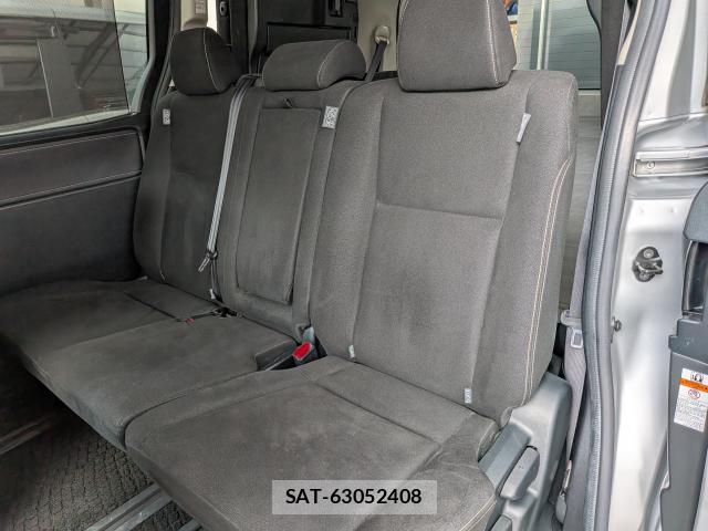 Toyota ESQUIRE 2017-04 8223180-9