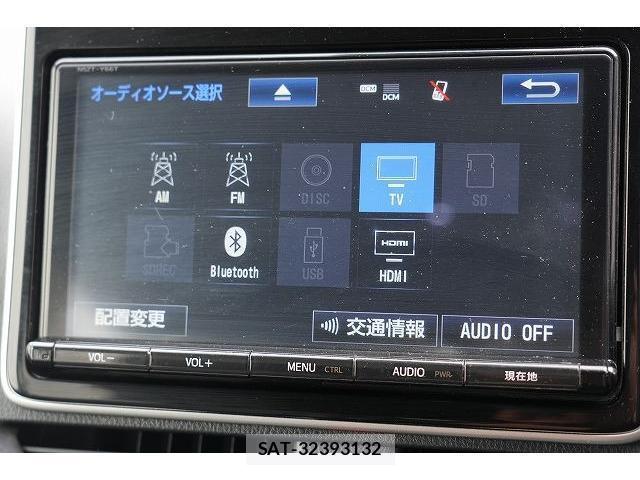 Toyota ESQUIRE 2017-02 8223264-5