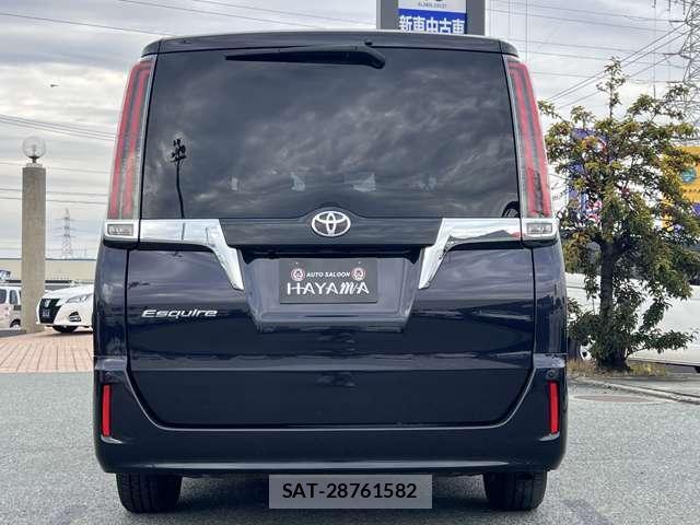 Toyota ESQUIRE 2018-09 8223302-1