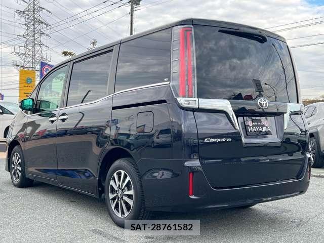 Toyota ESQUIRE 2018-09 8223302-11
