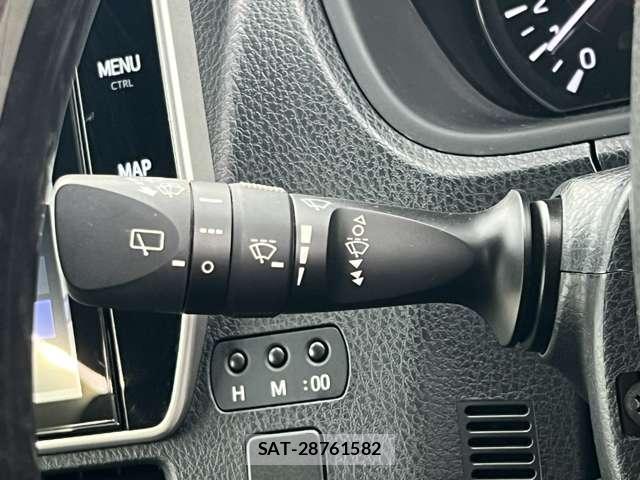 Toyota ESQUIRE 2018-09 8223302-13