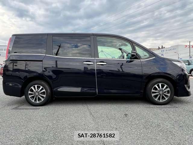 Toyota ESQUIRE 2018-09 8223302-16
