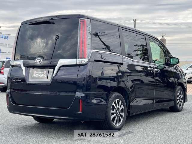 Toyota ESQUIRE 2018-09 8223302-17