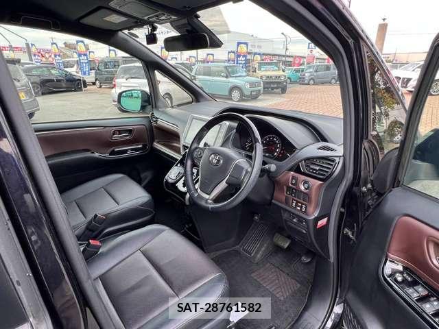 Toyota ESQUIRE 2018-09 8223302-18