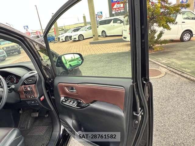 Toyota ESQUIRE 2018-09 8223302-9