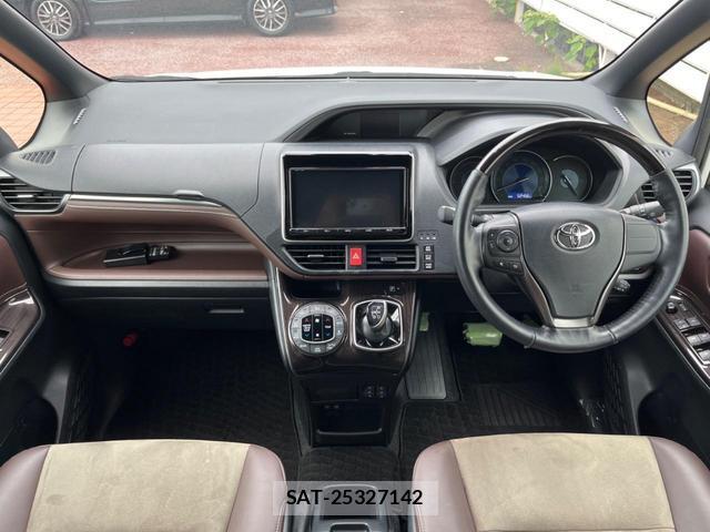 Toyota ESQUIRE 2017-12 8224121-1