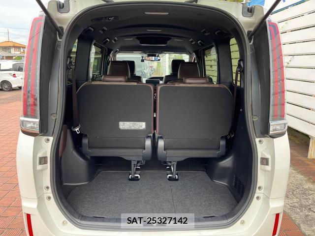 Toyota ESQUIRE 2017-12 8224121-11