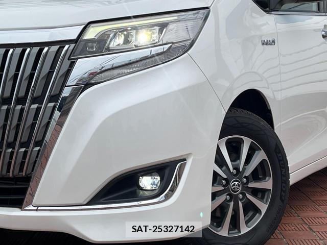 Toyota ESQUIRE 2017-12 8224121-12