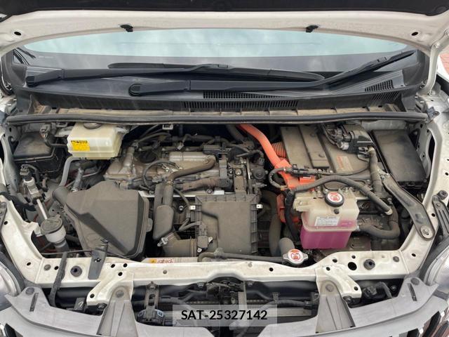 Toyota ESQUIRE 2017-12 8224121-18