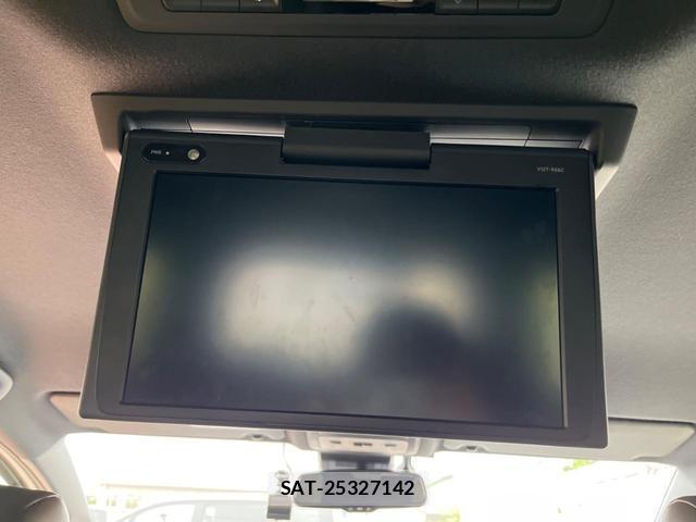 Toyota ESQUIRE 2017-12 8224121-4