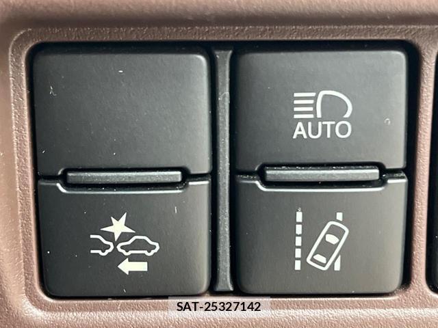Toyota ESQUIRE 2017-12 8224121-5
