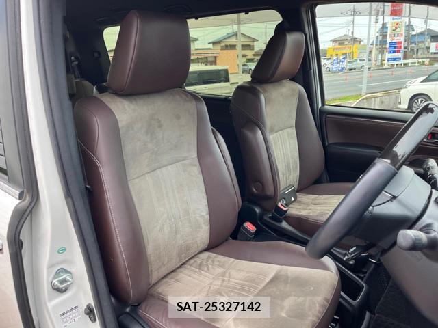 Toyota ESQUIRE 2017-12 8224121-8