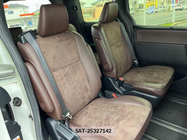 Toyota ESQUIRE 2017-12 8224121-9