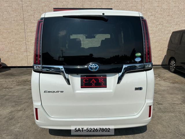 Toyota ESQUIRE 2017-07 8224663-4