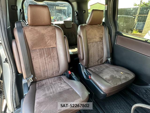 Toyota ESQUIRE 2017-07 8224663-7