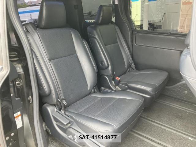 Toyota ESQUIRE 2018-07 8225188-4