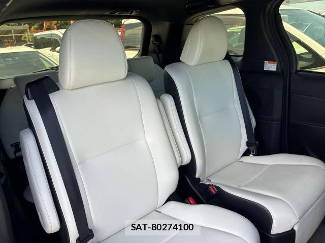 Toyota ESTIMA 2017-02 8218839-4