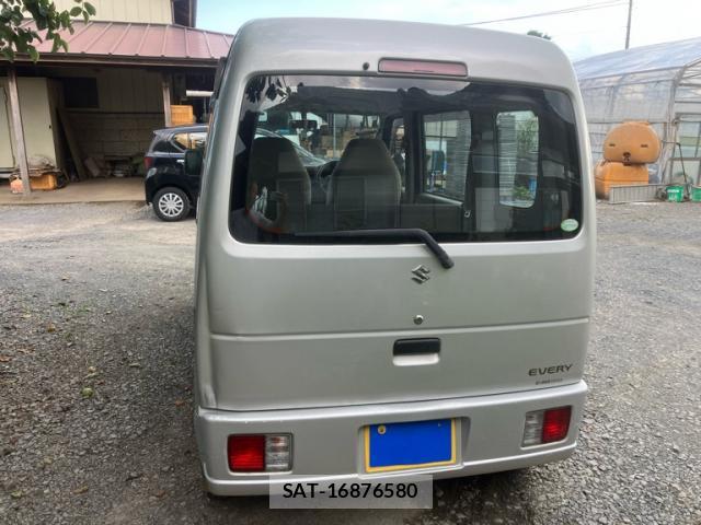 Suzuki EVERY 2011-10 8219581-3