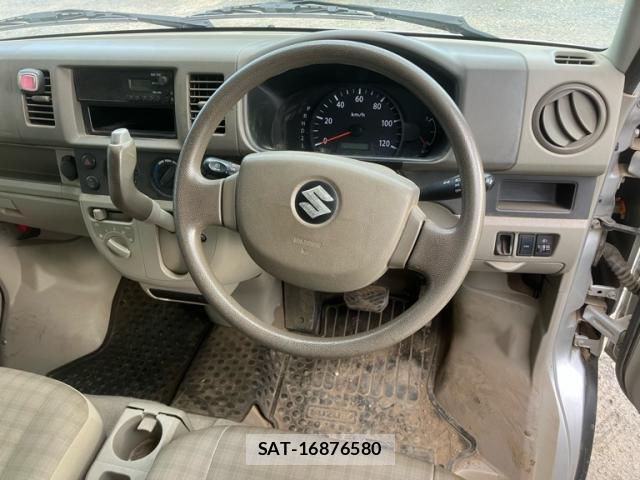 Suzuki EVERY 2011-10 8219581-8