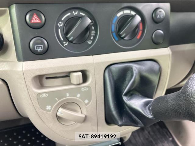 Suzuki EVERY 2012-05 8225297-17