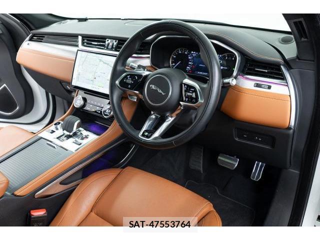 Jaguar F-PACE 2022-06 8221749-10
