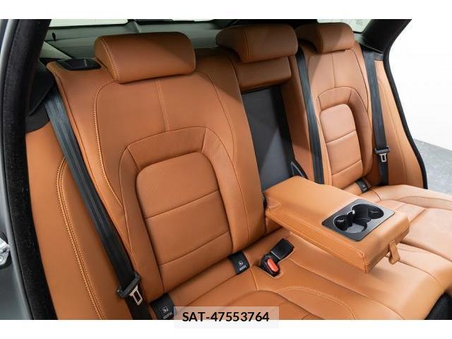 Jaguar F-PACE 2022-06 8221749-14