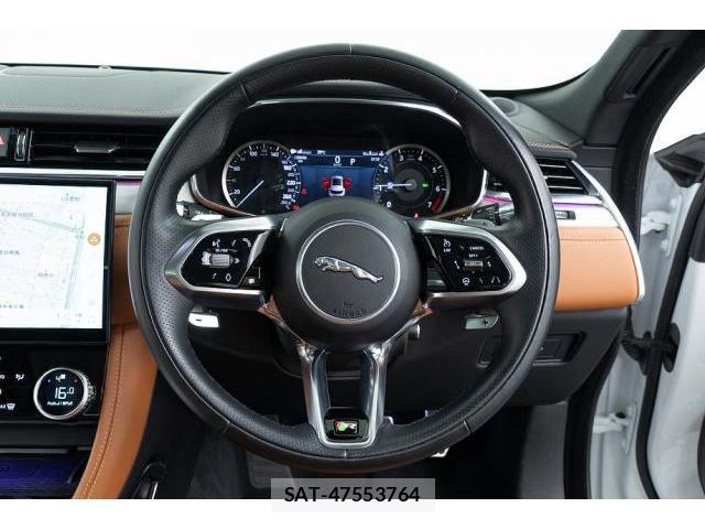 Jaguar F-PACE 2022-06 8221749-17