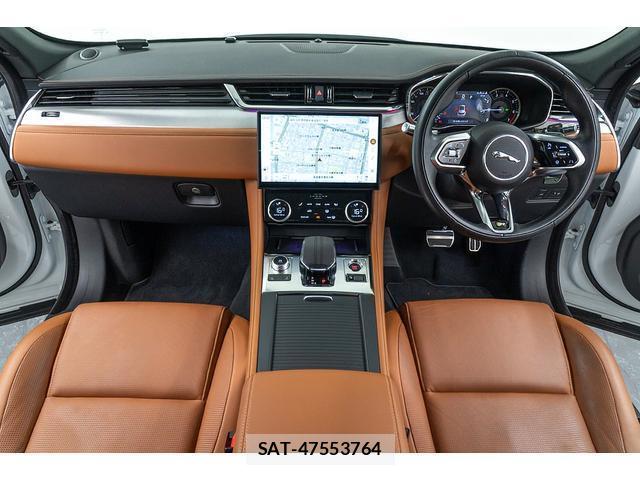 Jaguar F-PACE 2022-06 8221749-2