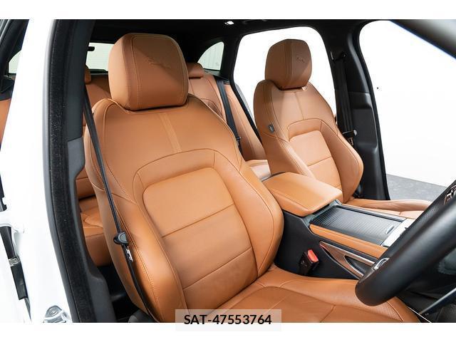 Jaguar F-PACE 2022-06 8221749-3