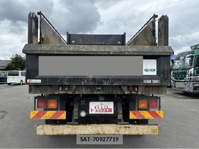 MITSUBISHI FUSO Fighter 2023 8221782-4