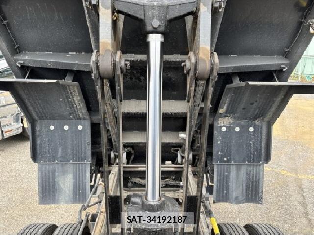MITSUBISHI FUSO Fighter 2024 8221784-17