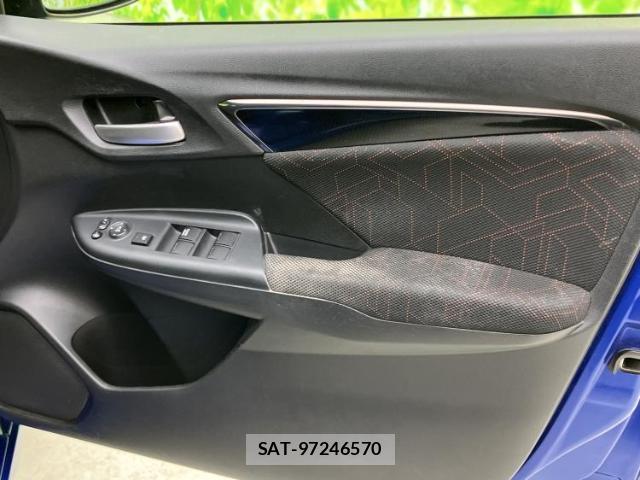 Honda FIT HYBRID 2015-03 8216093-3