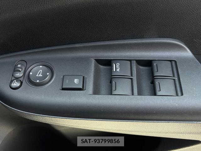 Honda FIT HYBRID 2015-06 8216359-7